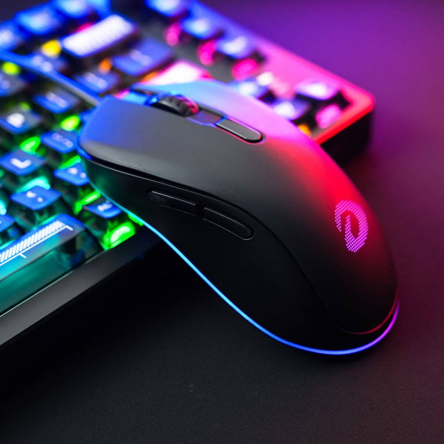 Black EM908X Gaming mouse on Desk